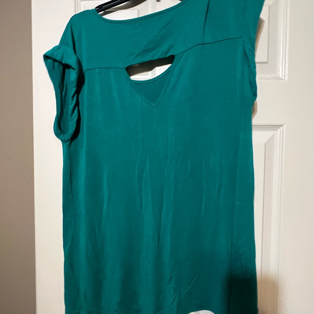 A.N.A. Women’s Short Sleeve Shirt Green With Cutout In back Size XL - Picture 2 of 3
